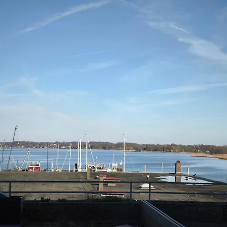 Schleizauber Mit Wasserblick Und Einer Grosszuegigen Terrasse